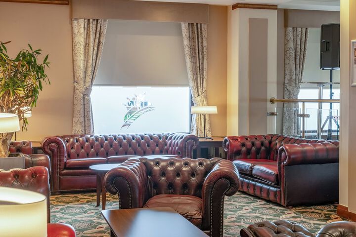 Lounge 74 of 88