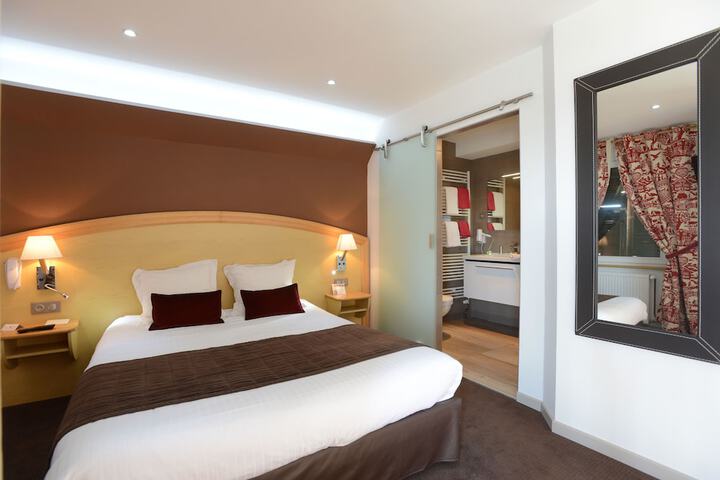 Room 10 of 60