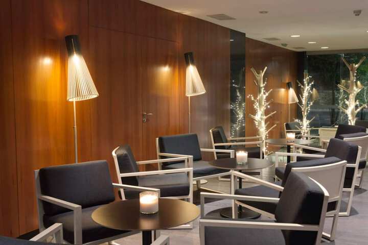 Lounge 58 of 66