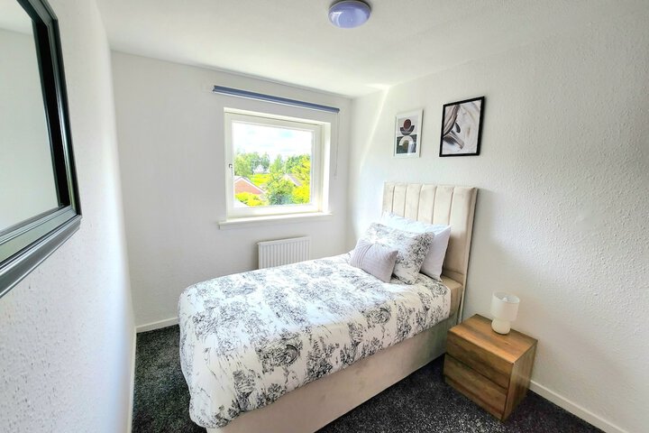 Room 12 of 28