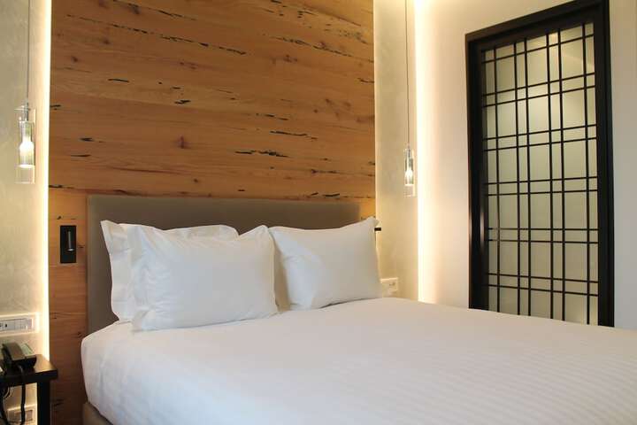 Room 4 of 63