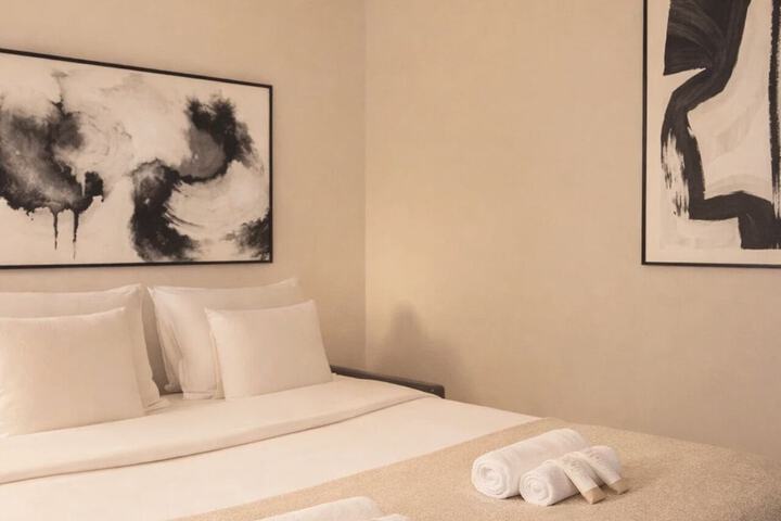 Room 10 of 43