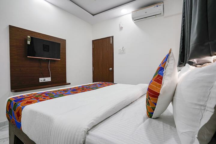 Room 16 of 28