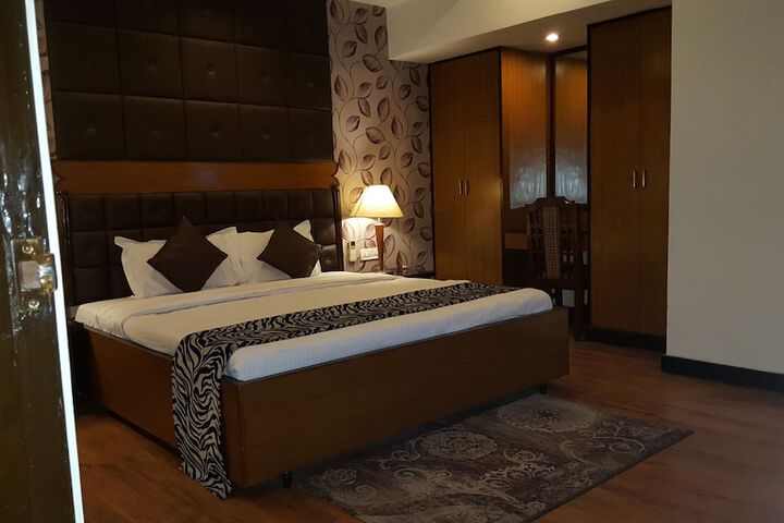 Room 17 of 77