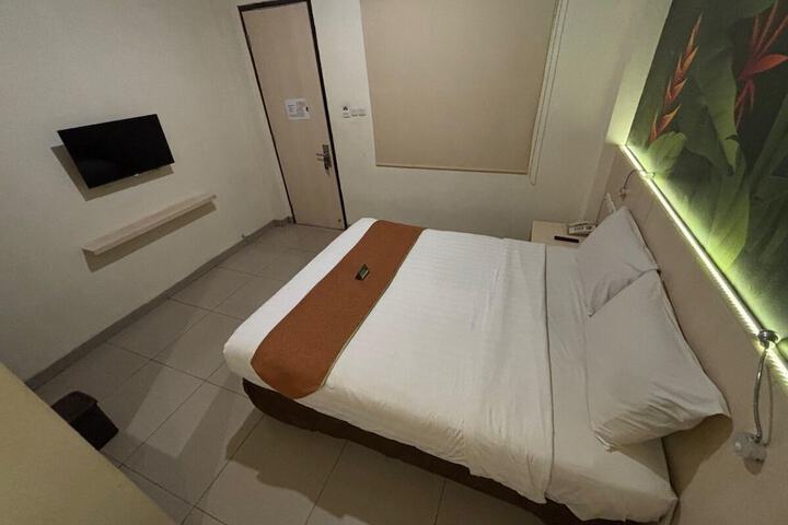 Room 46 of 85