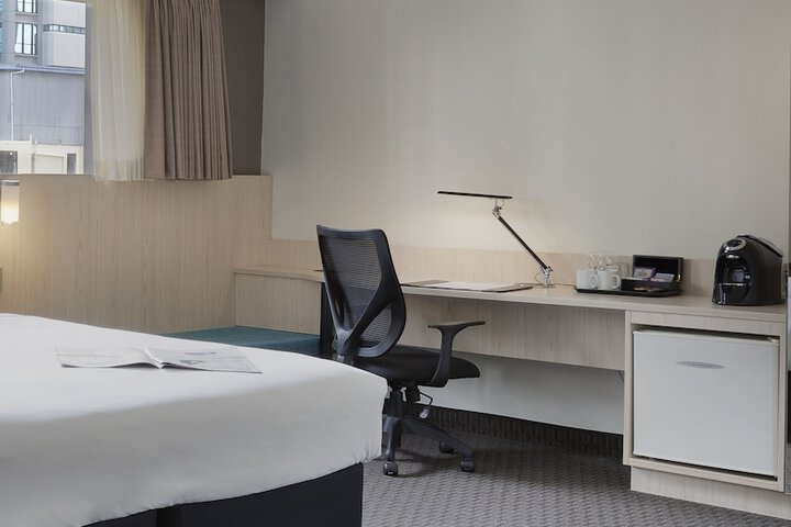 Room 6 of 37