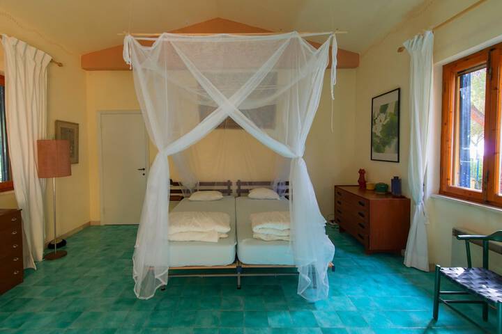 Room 6 of 39