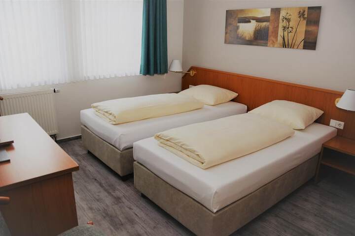 Room 9 of 34