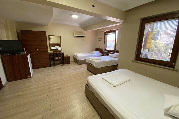 Room 9 of 37