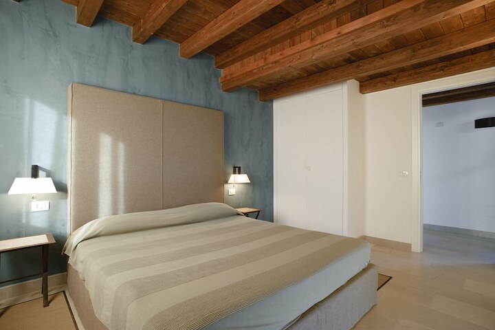 Room 22 of 115