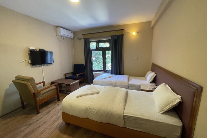 Room 34 of 47