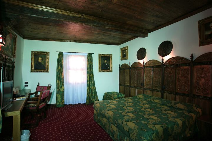 Room 6 of 41