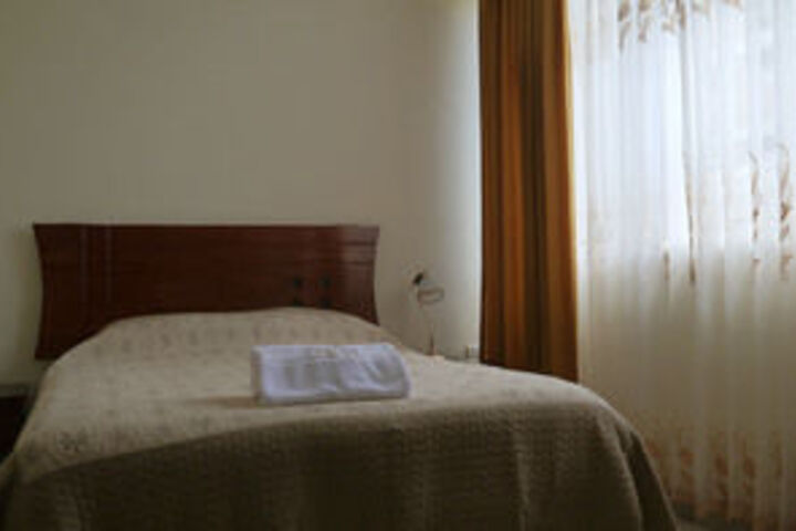 Room 13 of 32