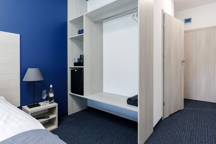 Room 8 of 66