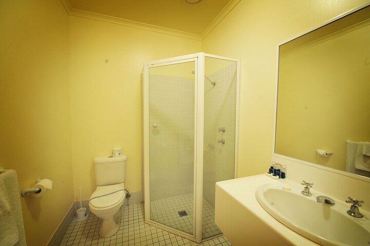 Room 7 of 16