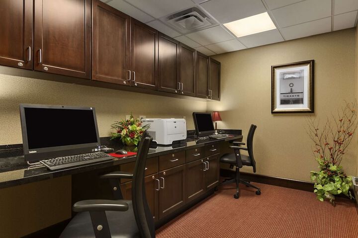 Business Center 18 of 20
