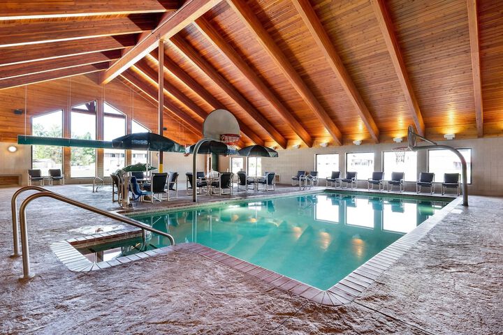 Pool 40 of 56