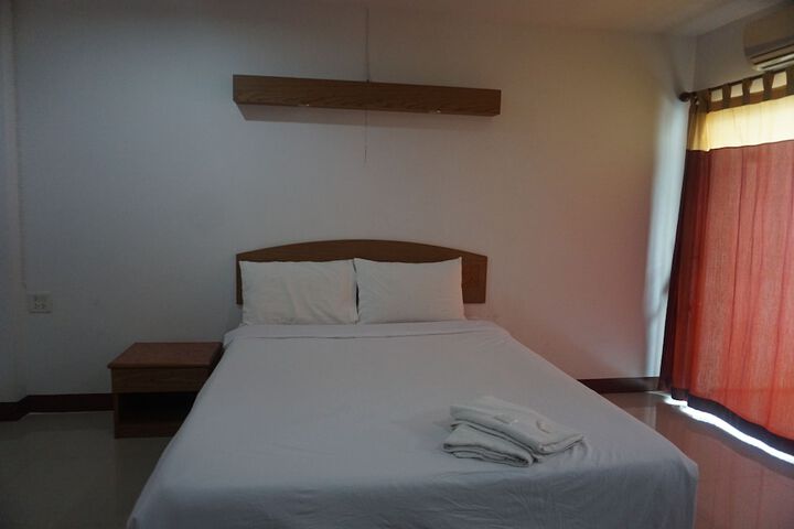 Room 8 of 18