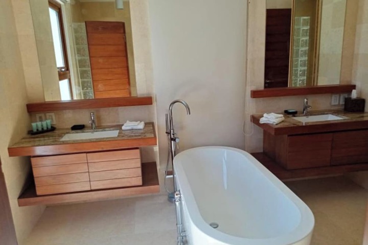 Room 83 of 180