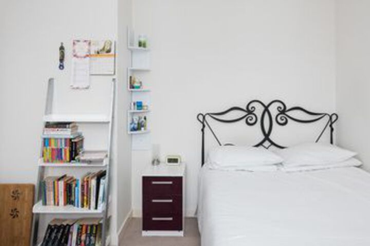 Room 11 of 18