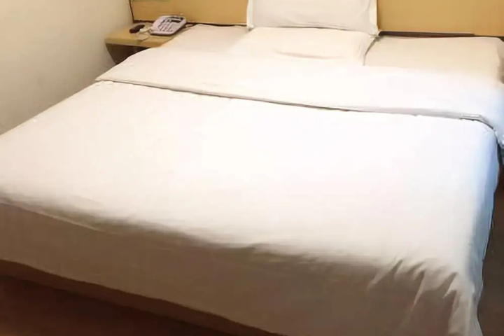 Room 10 of 20