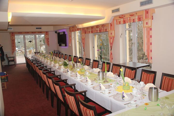 Dining 55 of 82