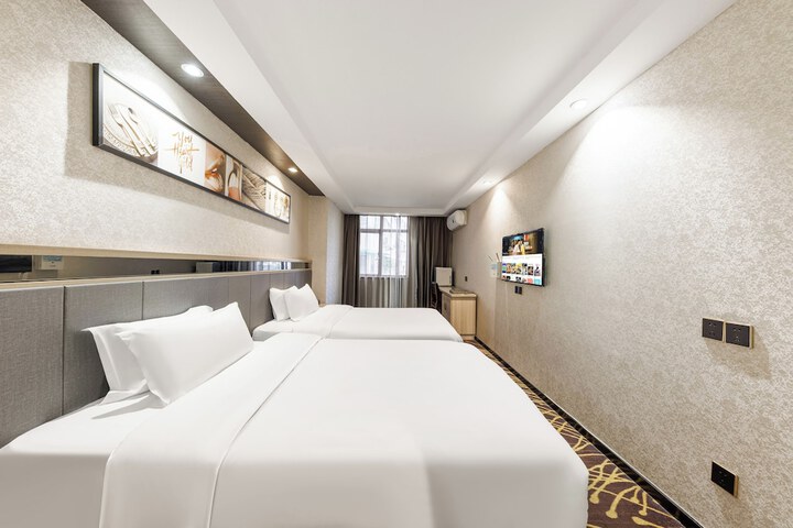 Room 28 of 53