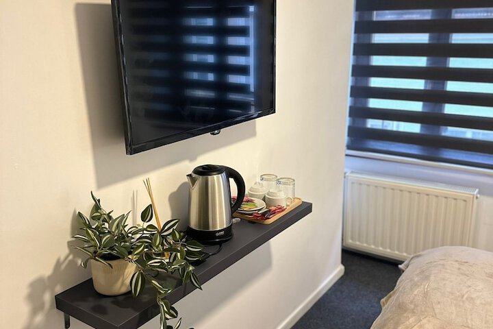 Room 4 of 13
