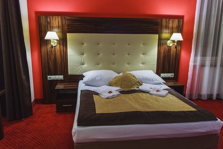 Room 10 of 31