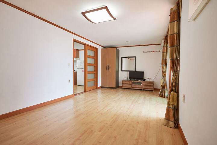 Room 6 of 82