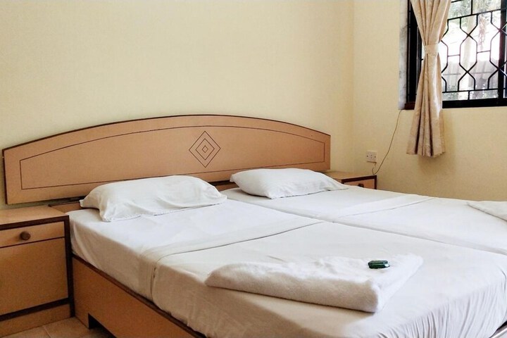 Room 12 of 32