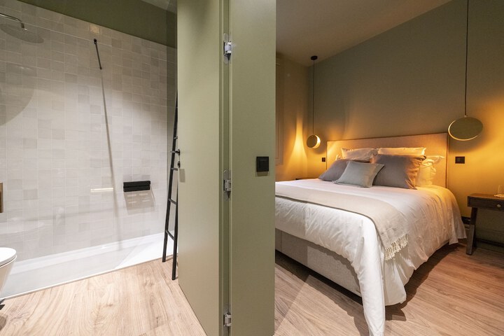 Room 5 of 92