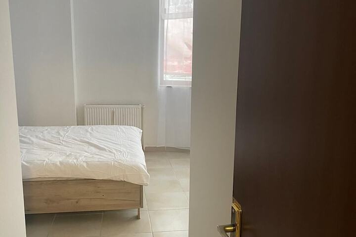 Room 6 of 35