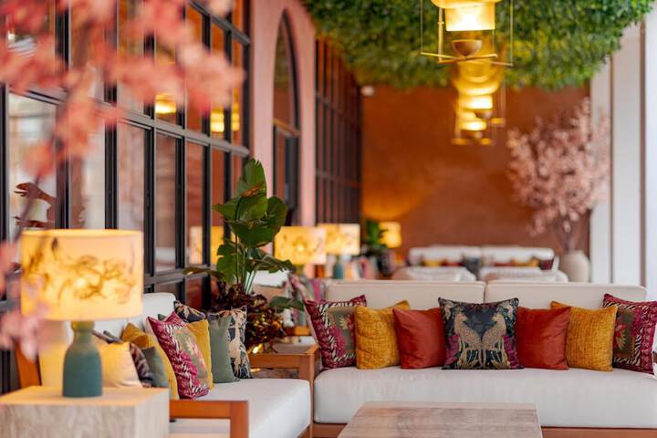 Lounge 202 of 241