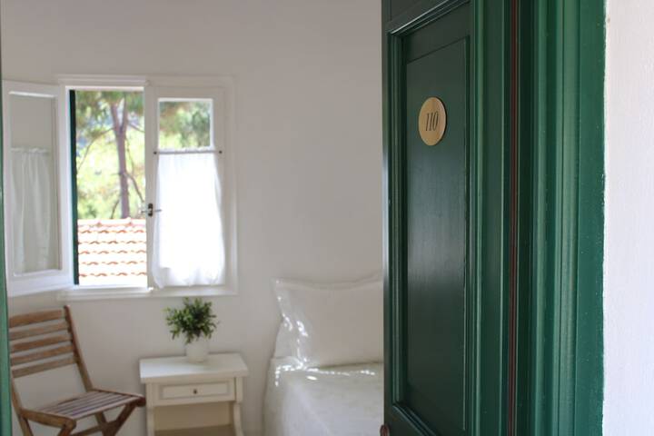 Room 31 of 76