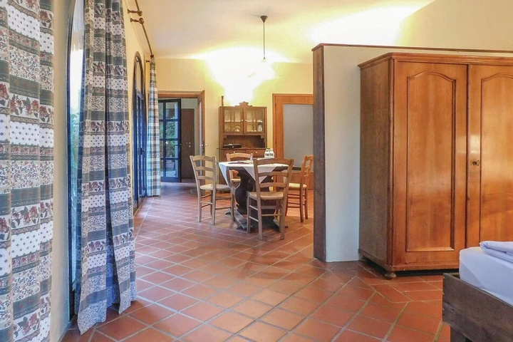 Room 4 of 13