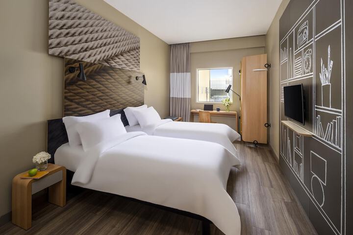 Room 32 of 112