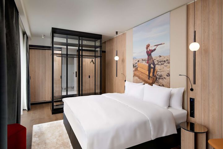 Room 21 of 166