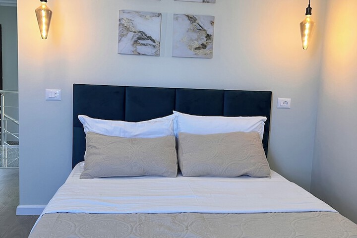 Room 42 of 146