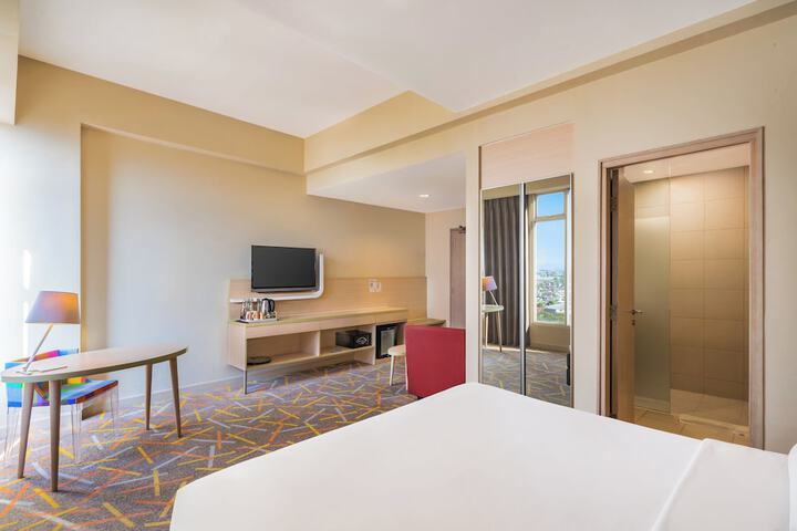 Room 4 of 65