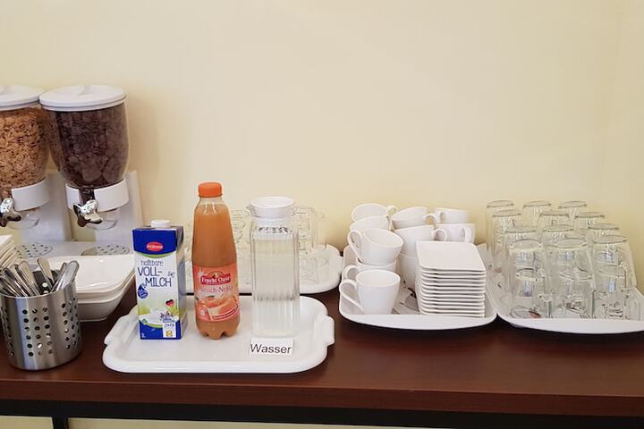 Breakfast/Coffee Service 64 of 79