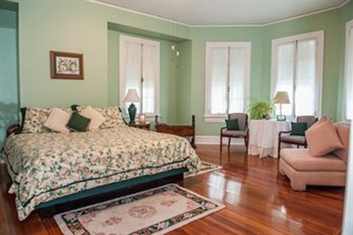 Room 5 of 18