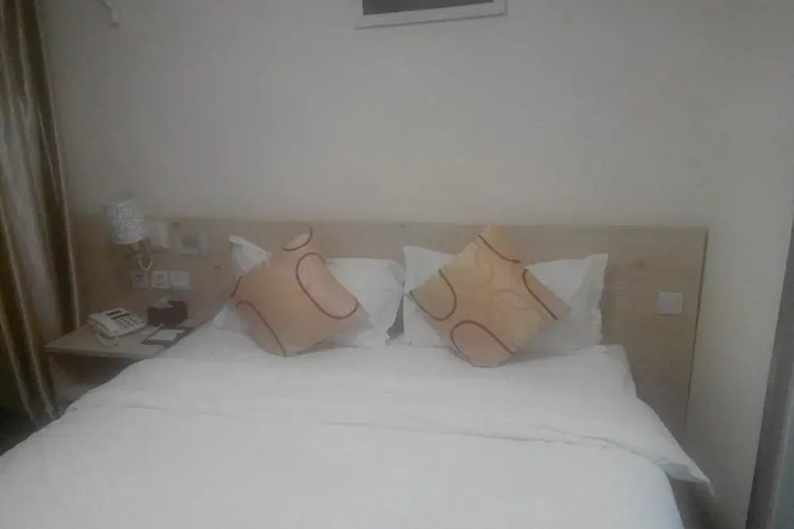 Room 7 of 18
