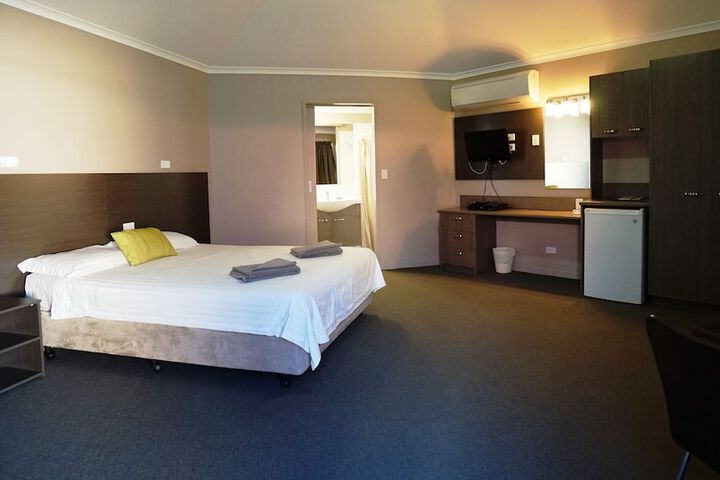 Room 4 of 20