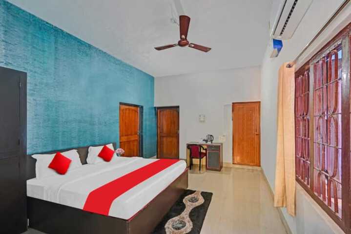 Room 10 of 13