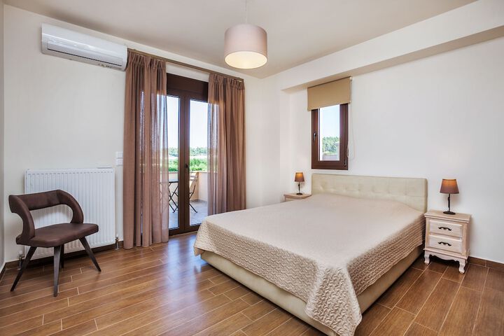 Room 3 of 72