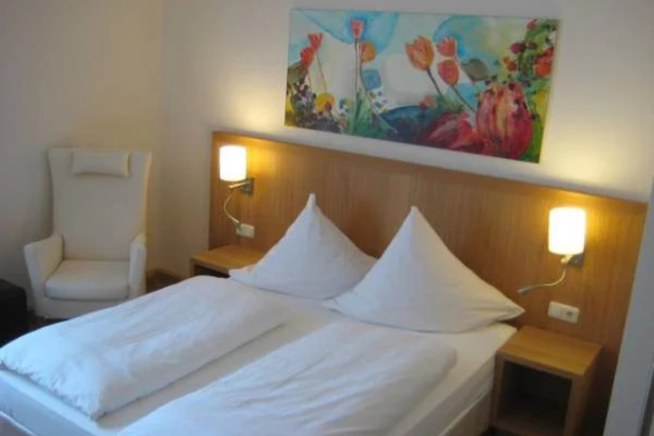 Room 4 of 16