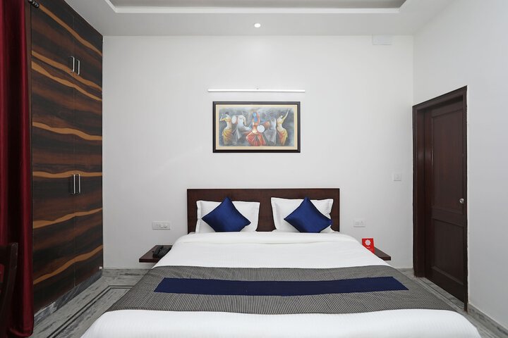 Room 17 of 18