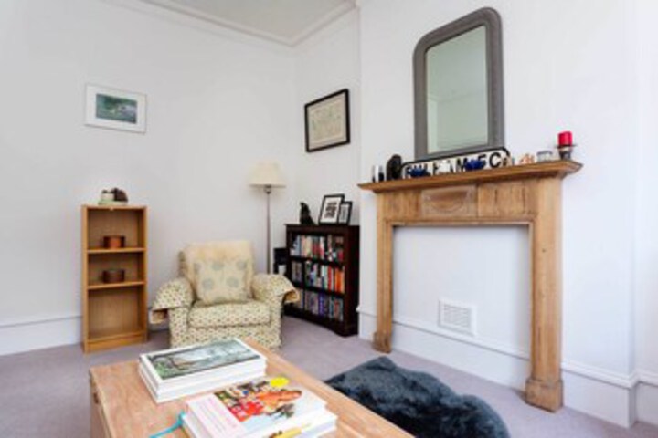 Room 5 of 11