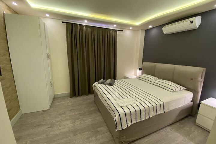 Room 5 of 12